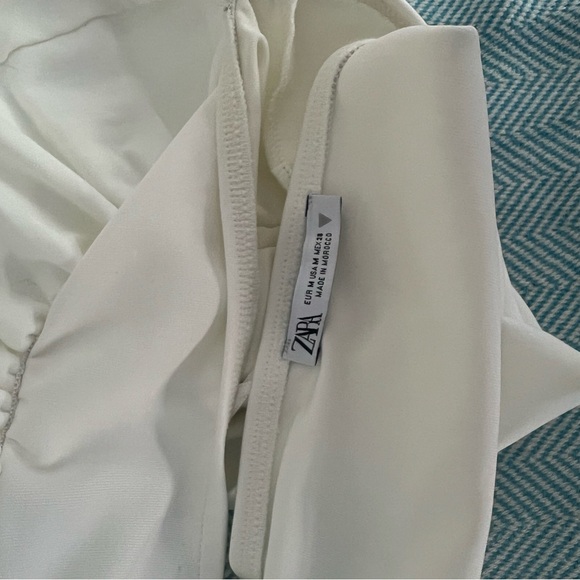 Cream Ruffled crop top - Picture 3 of 4